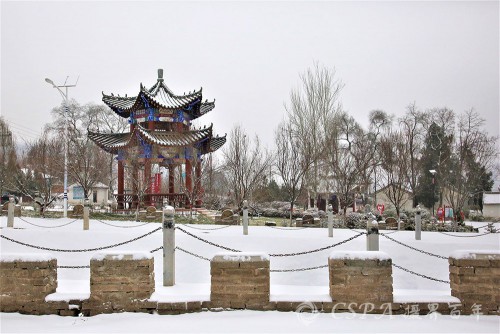 初雪覆盖的乡村更美丽