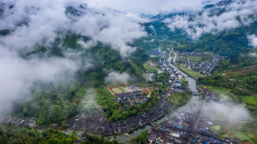 魏方合 古镇风光