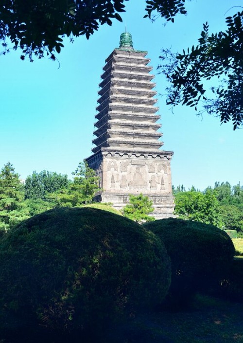 初秋朝阳北塔