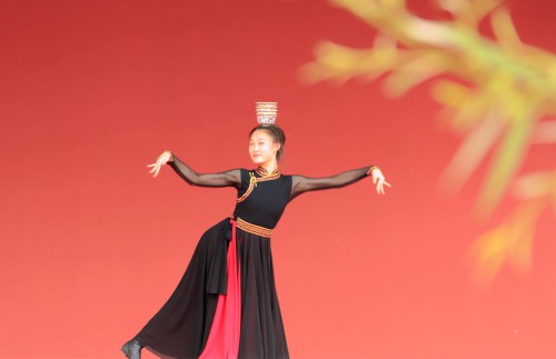 《蒙古族传统顶碗舞》韩立国