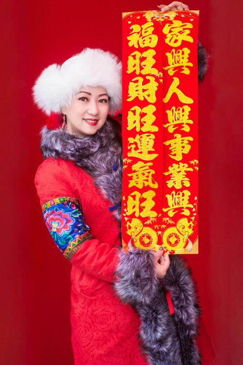 中国年的喜庆，由衷的，情不自禁的，经久不衰。