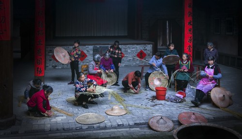 熊长军 编斗笠